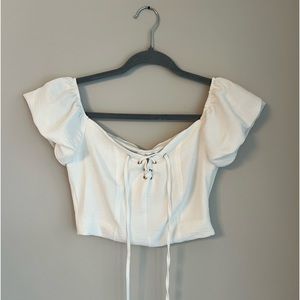 Cropped women’s white top